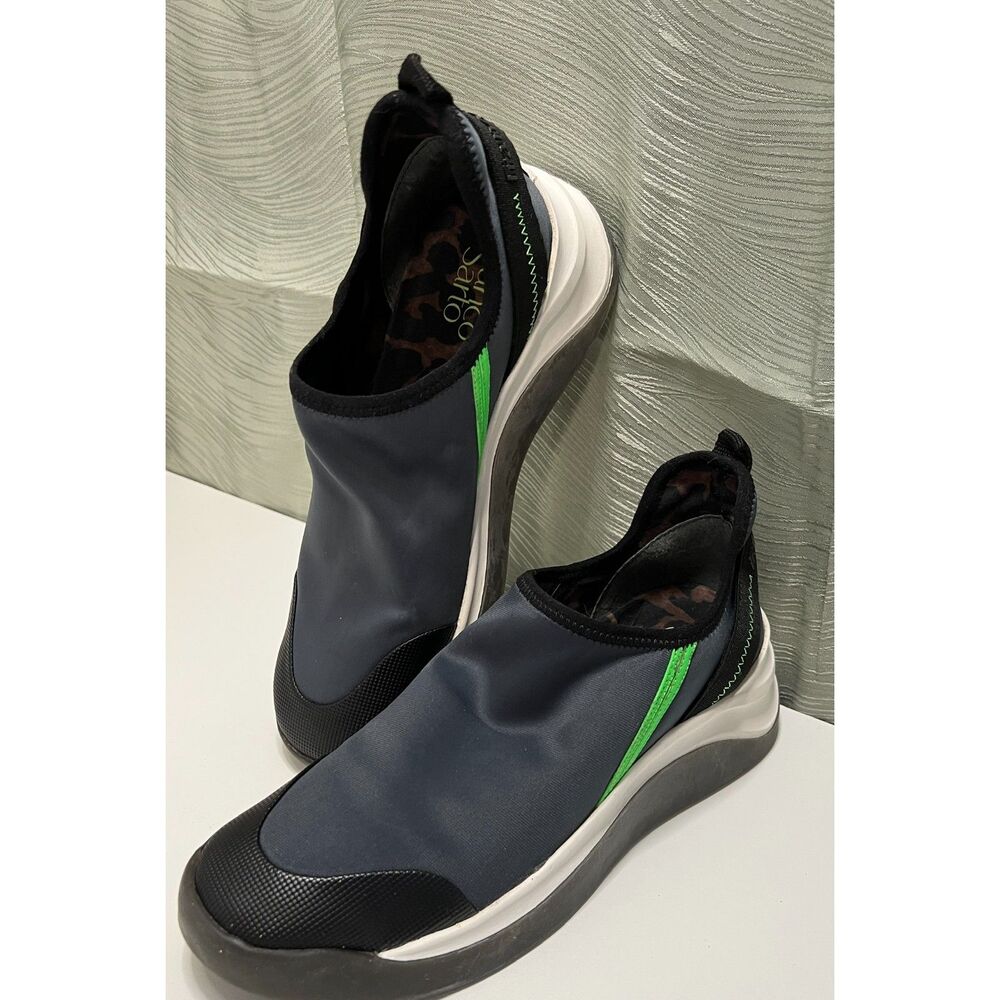 Franco Sarto Mendora slip-on sneakers. Size 7(W), 5(UK), 38 (EUR)